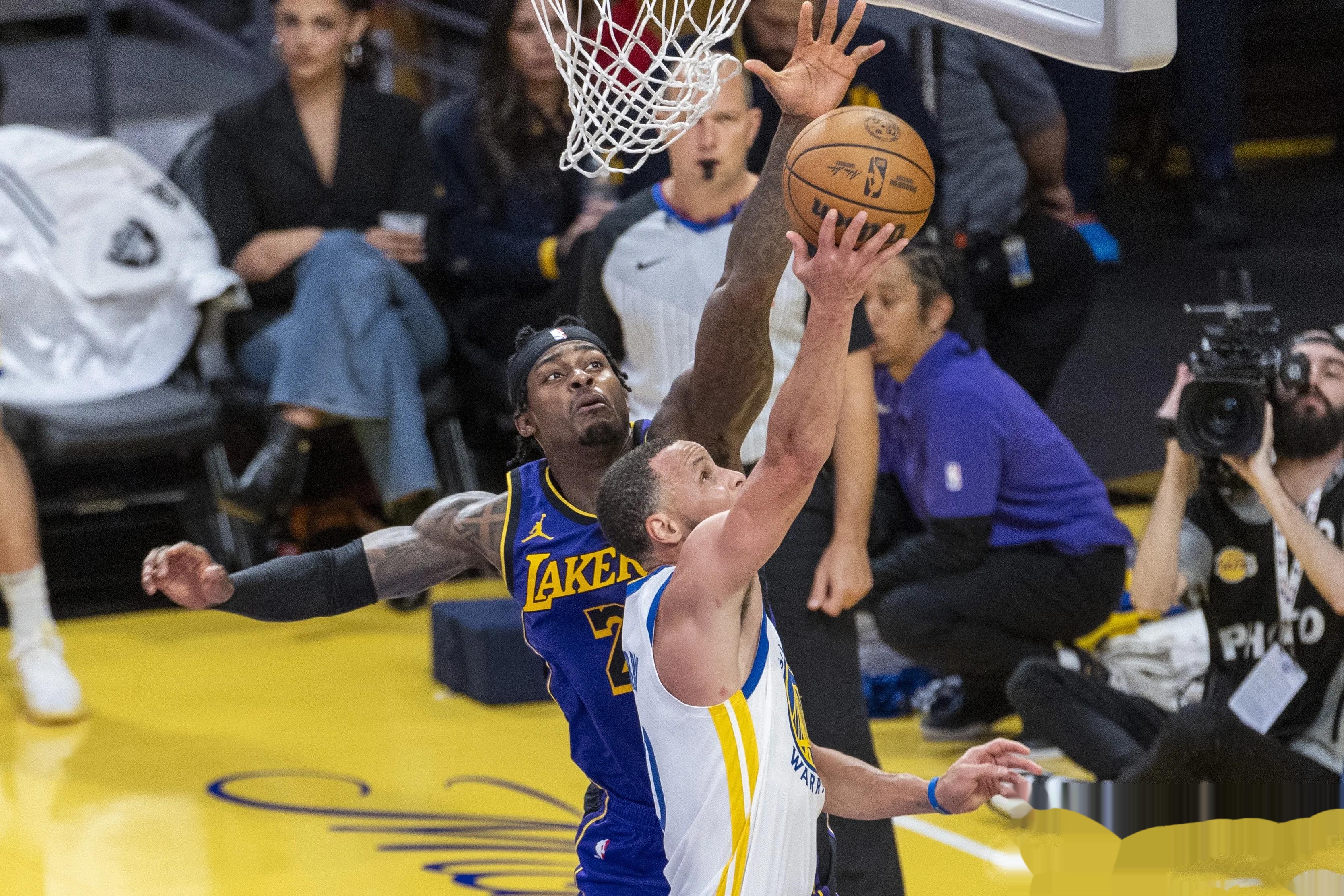 九游体育官网-包含湖人强势横扫塔图姆晋级半决赛，状态火热！的词条