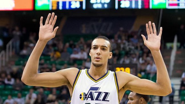 包含犹他爵士冲刺阶段强势反弹，志在中超名次提升，球迷炸锅，团队化学反应显著的词条